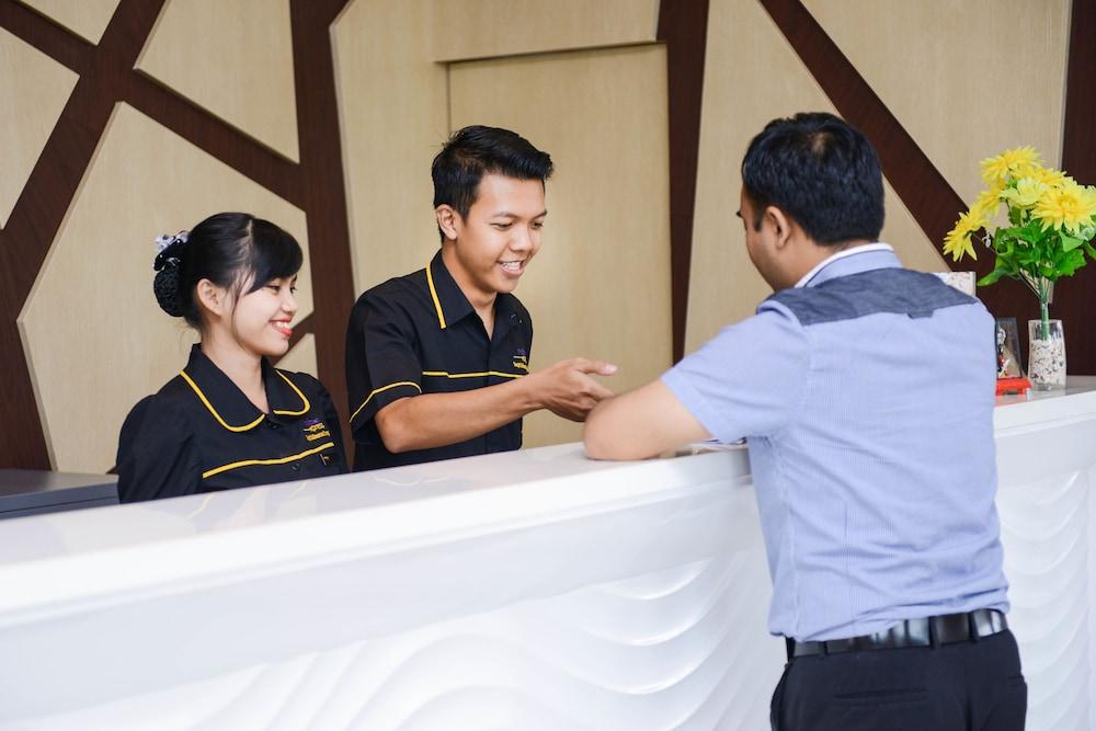 Midtown Xpress Sampit - Kalimantan Tengah Exterior photo