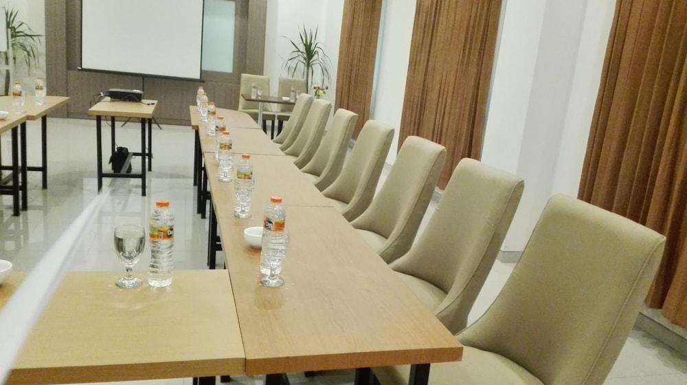 Midtown Xpress Sampit - Kalimantan Tengah Exterior photo